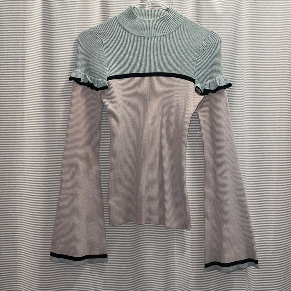 🎉 3 items for $20! Guess Blush Pink Ruffle Bell Sleeve Sweater